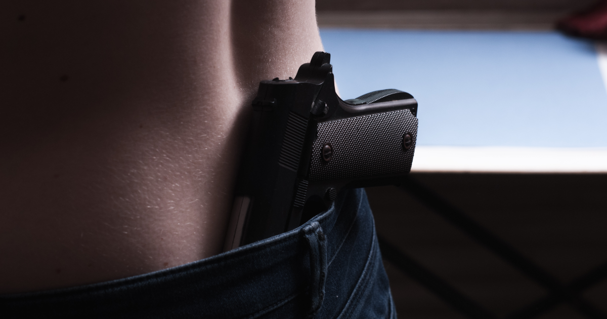 The offender with a gun in his belt, illegal possession of weapons